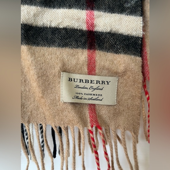 Like new Classic Burberry Scarf - Picture 2 of 3